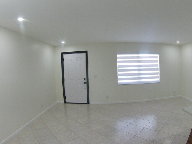 Photo - 319 Normandy G