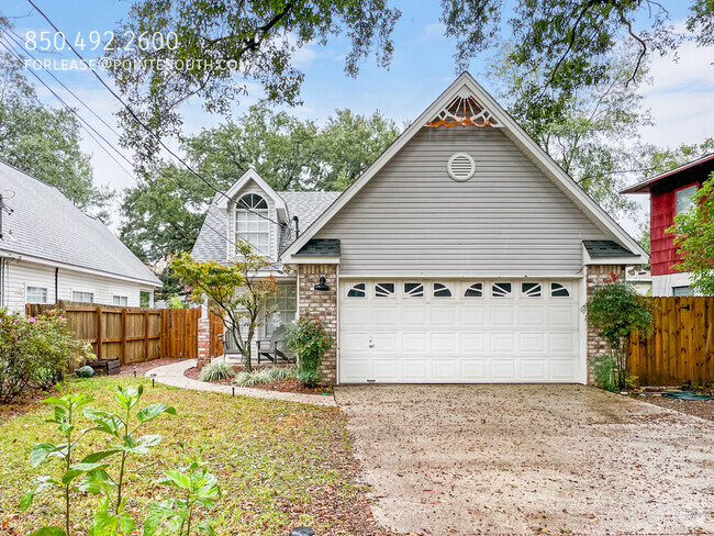 Building Photo - Charming 3-Bedroom Home in East Hill!