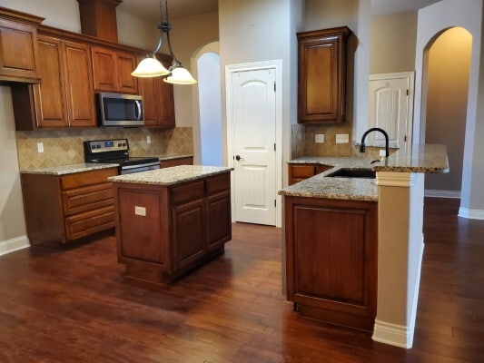 Photo - 15233 Capstan St