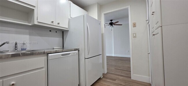 Photo - 400 Kings Point Dr Unidad 505