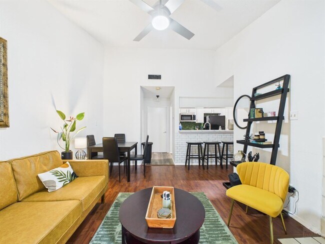 Photo - 806 W 24th St Unidad 300