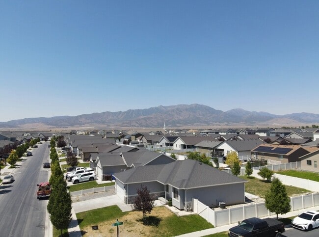 Building Photo - 1375 E Rachel Way