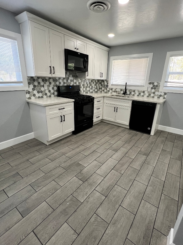 Building Photo - 325 Lincoln Ave