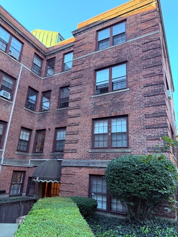 Building Photo - 17 Kilsyth Rd Unit #1