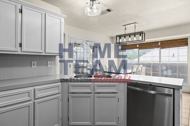 Photo - 714 Silver Creek Dr