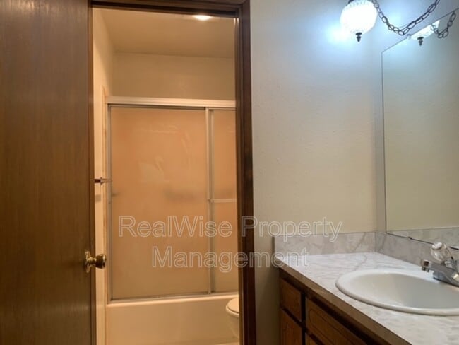 Photo - 507 NE D St Unit 6