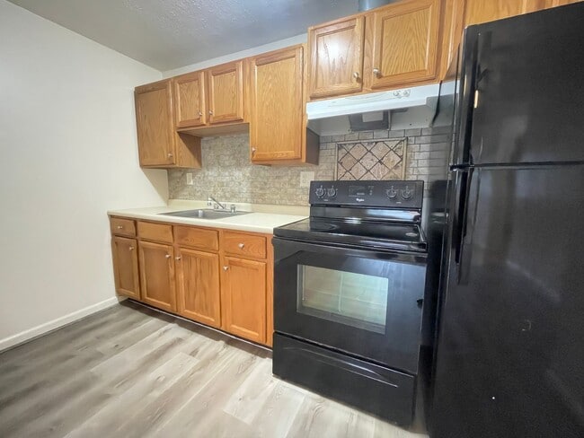 Building Photo - 175 Loudon Rd Unit 12