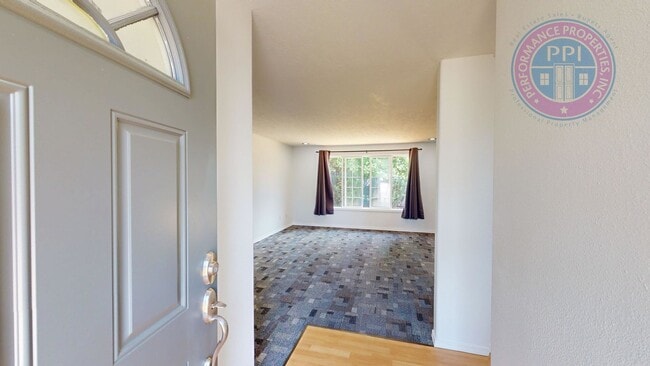Photo - Desirable Sandy Neighborhood / Beautiful Single Level Ranch / Open Floor-Plan, Central Air
