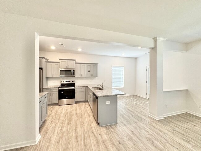 Photo - On quiet, dead end Street 3 bedroom 2 1/2 ...