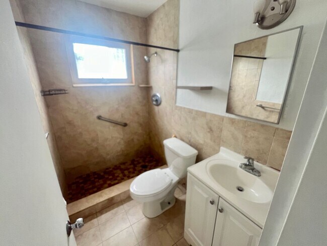 Photo - Excellent location in the heart of south beach! Unit 406