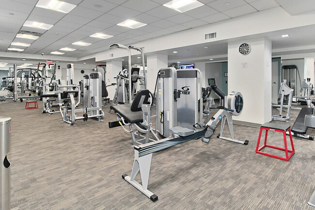 Photo - 701 E St NW Unidad FL5-ID1012949P