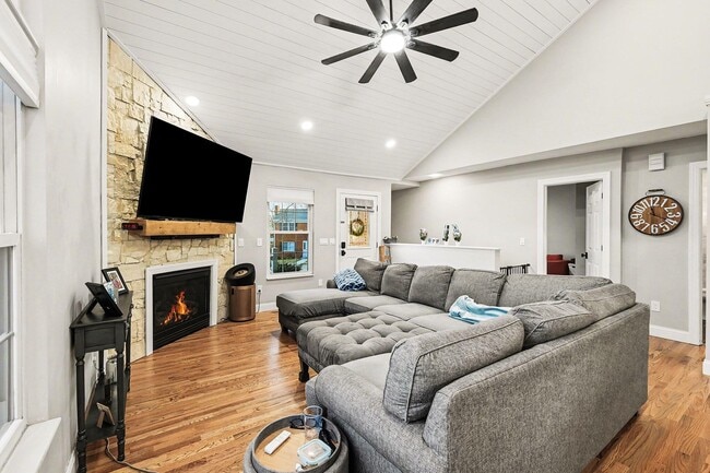 Photo - 111 Basswood Cir Unidad A