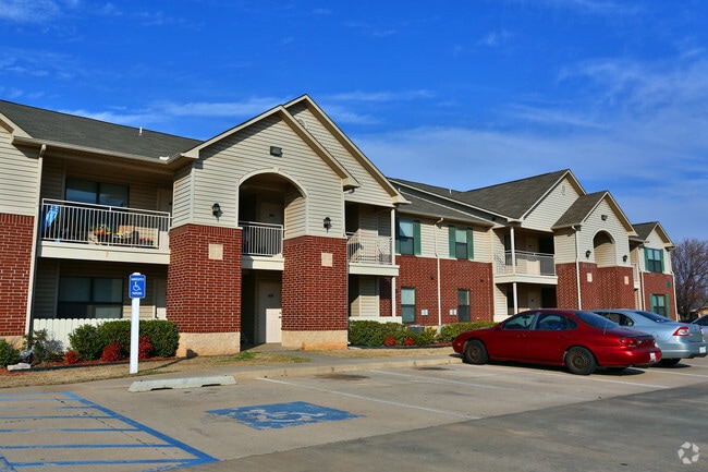 Chapel Ridge of Tinker Apartments For Rent in Oklahoma