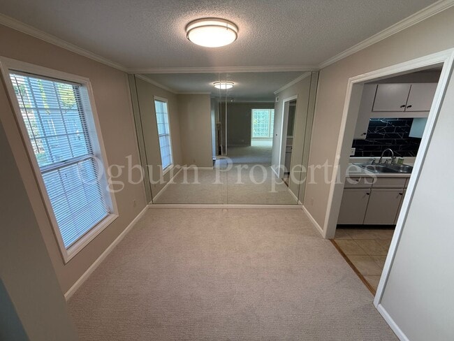 Photo - 640 Balfour Rd