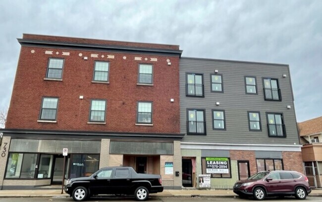 Photo - Beautiful Studio and One Bedrooms West Grand Neighborhood