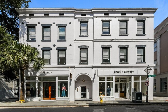 Building Photo - First month free ~ 1 bed / 1 bath on King ... Unit 1E Rental