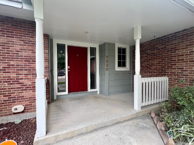 Photo - Spacious 4-Bed Retreat with Guest Suite & Fireplace