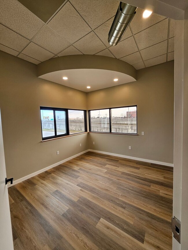 Building Photo - Brand new 2 bed apartment, Unit Apt 200