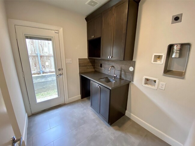 Photo - 346 Eado Park Cir