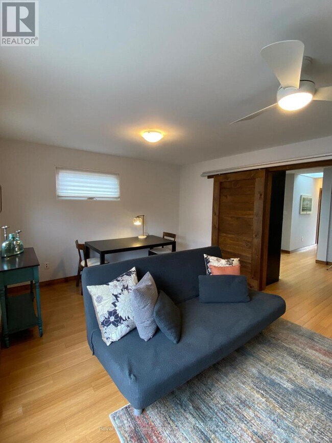 Photo - 447 Kerr St Unité 3