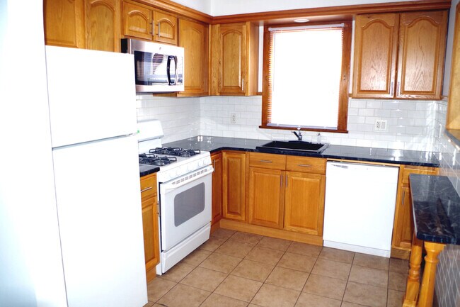 31 Brook Ave Unit #2