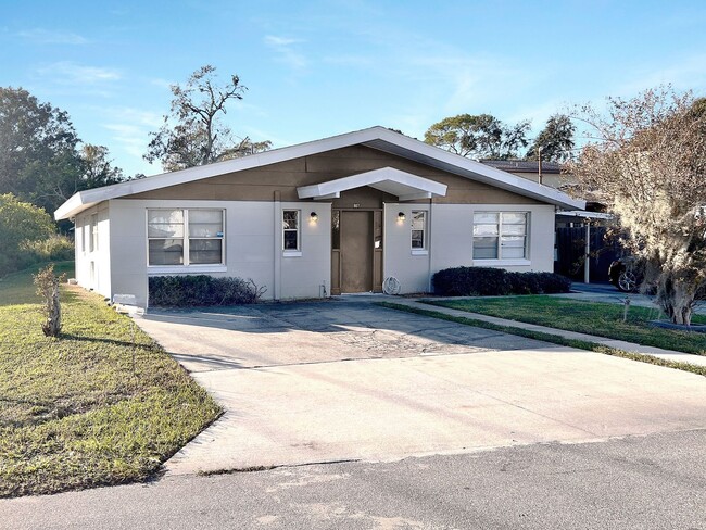 Building Photo - 907 Lake Jessie Dr Unit A Rental