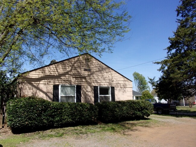 Building Photo - 1233 Bose Ave