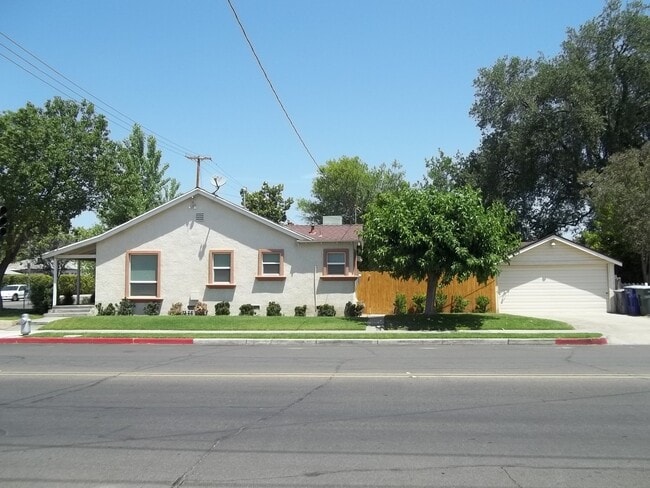 Photo - Super clean Fresno High home, close to the...