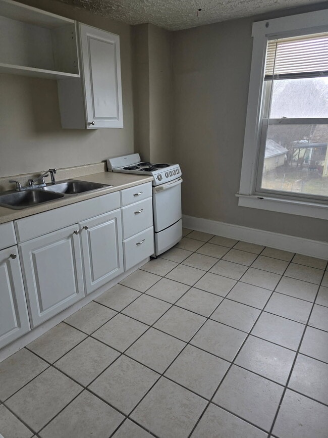 Photo - 403 Maple Ave