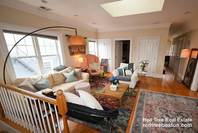 Building Photo - 55 Hobart St