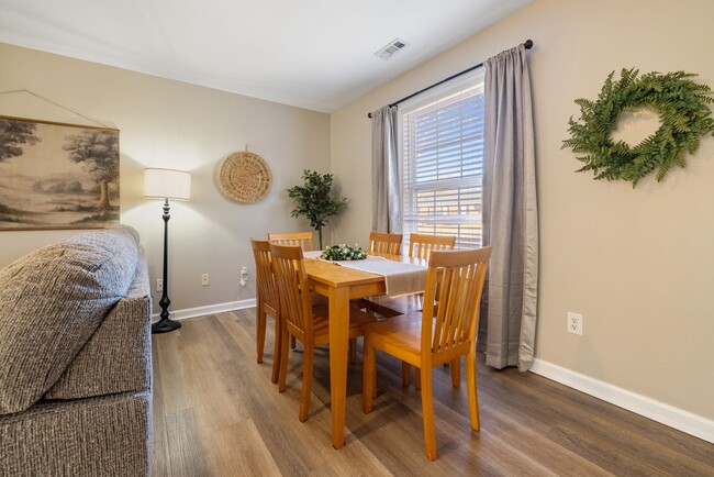 Photo - 707 Bagwell Ct Unidad 707 A Bagwell Ct