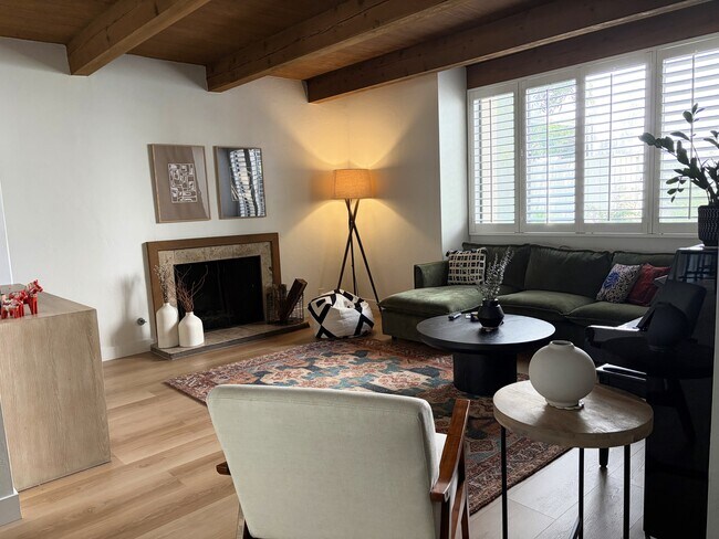 Photo - 132 W Alamar Ave Unidad 1