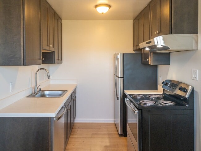 Photo - 2BD 1BA Recently Renovated Unit! Parking! PROGRESSIVE Unit Meadowsweet -  J