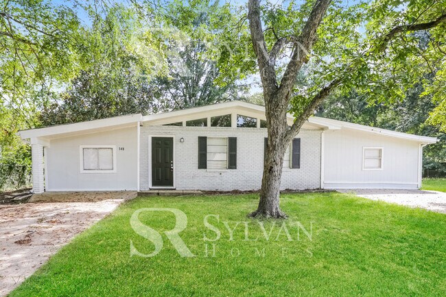 Spacious one-level living - Spacious one-level living