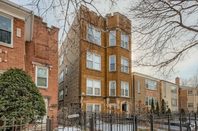Building Photo - 1759 W North Shore Ave Unit 1B Rental