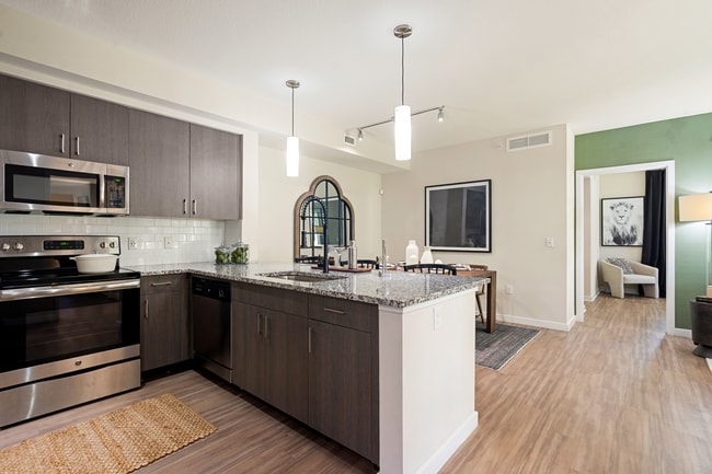 Photo - Cortland Hollywood