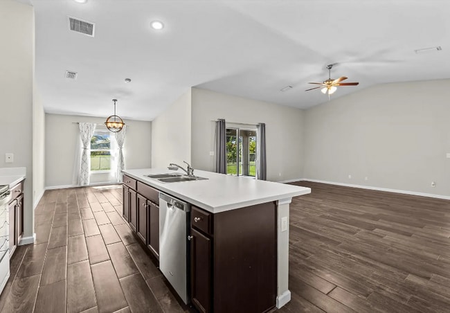 Photo - 512 SW McComb Ave