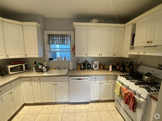 Building Photo - 72 Allston St Unit 2 Rental