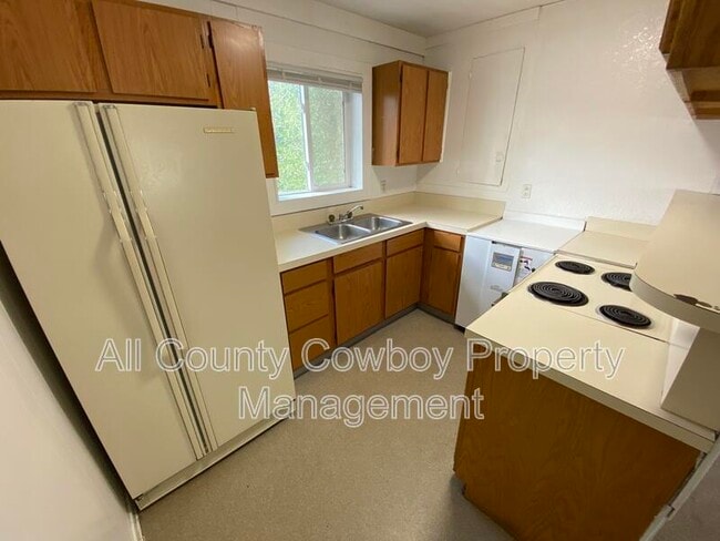 Building Photo - 862 N 5th St Unit Apt 2