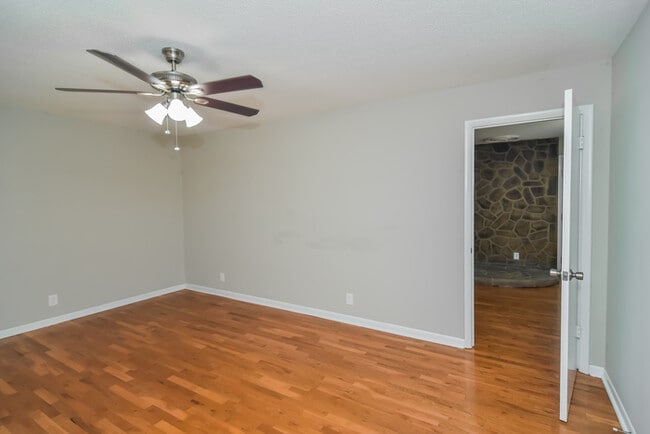 Photo - 212 Brady Dr