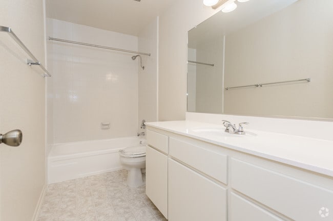 1BR, 1BA - 600-700 SF