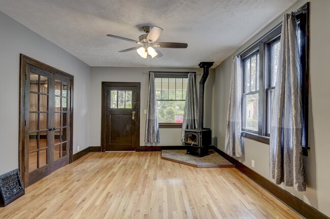 Photo - 816 N 43rd St