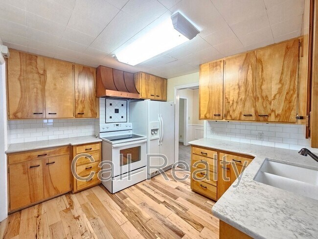 Photo - 1017 E Sharp Ave