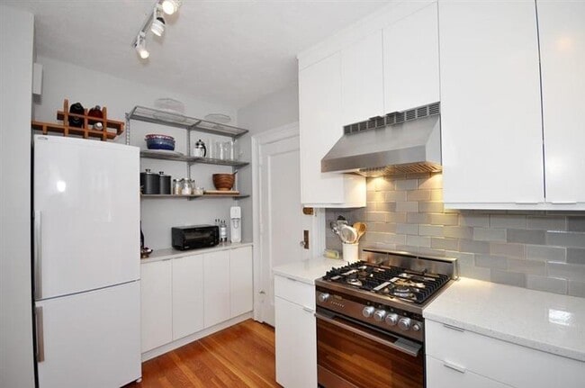 Building Photo - 77 Martin St Unit a