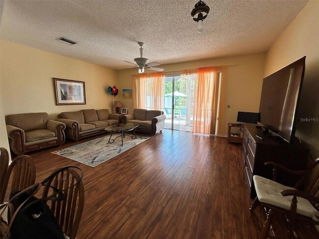 Photo - 245 Hemingway Dr