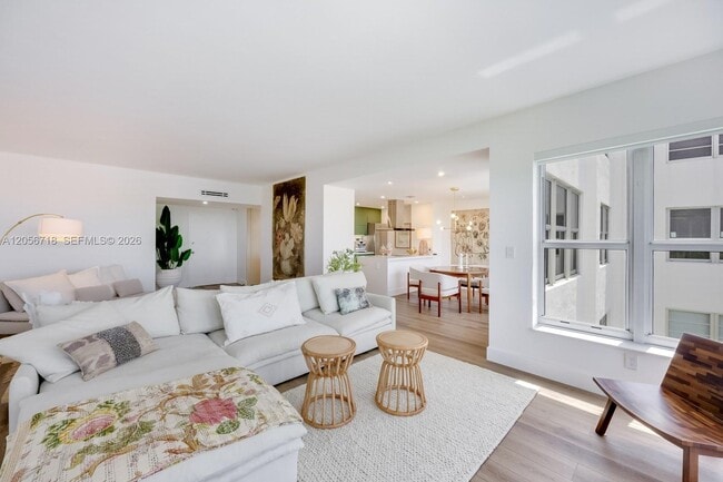 Building Photo - 9102 W Bay Harbor Dr Unit 10-B
