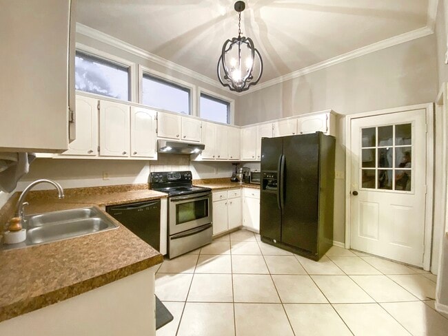 Photo - 125 N Chestnut Dr