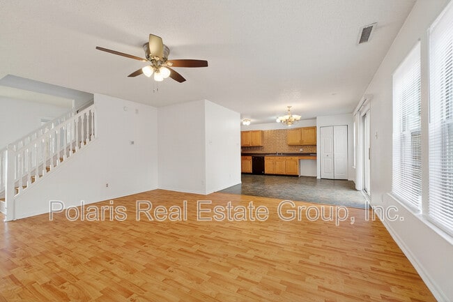 Photo - 2009 Dutch Elm Dr