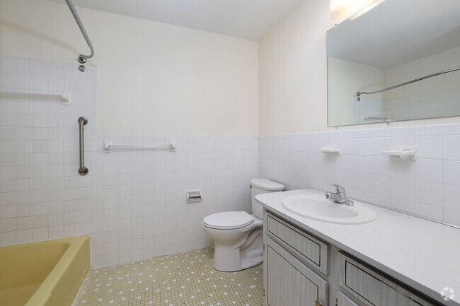 1 habitación, 1 baño, 754 pies cuadrados, baño - Hannah Village