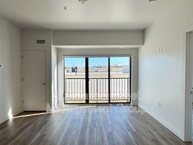 Photo - 1665 Midtown Pl